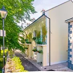 Waterfront Self Catering בית נופש