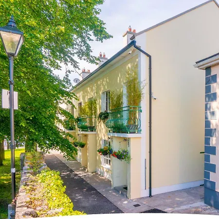 Waterfront Self Catering بيت للعطل